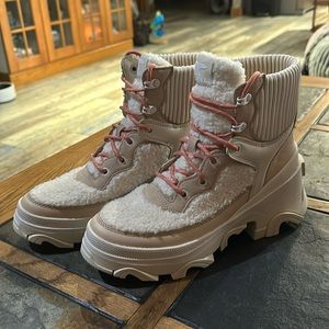 Sorel Brex waterproof Faux Shearling boots, size 7.5, color Nova sand sea salt
